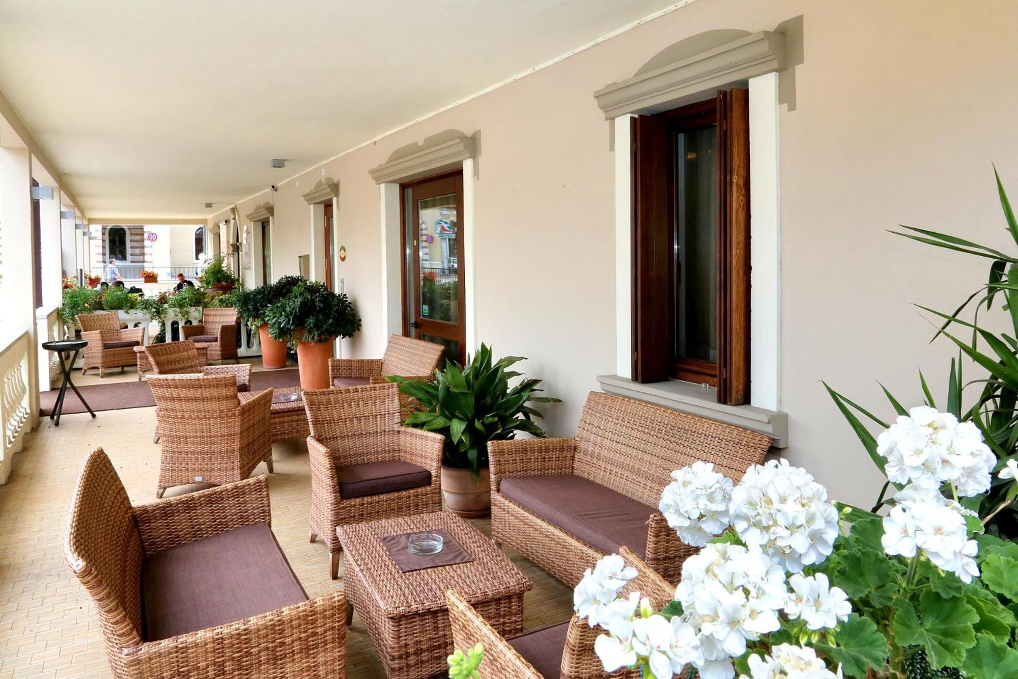 Hotel Garden Peschiera del Garda Exterior photo