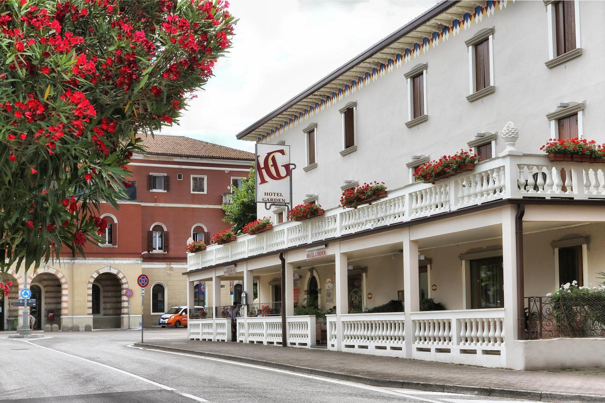 Hotel Garden Peschiera del Garda Exterior photo